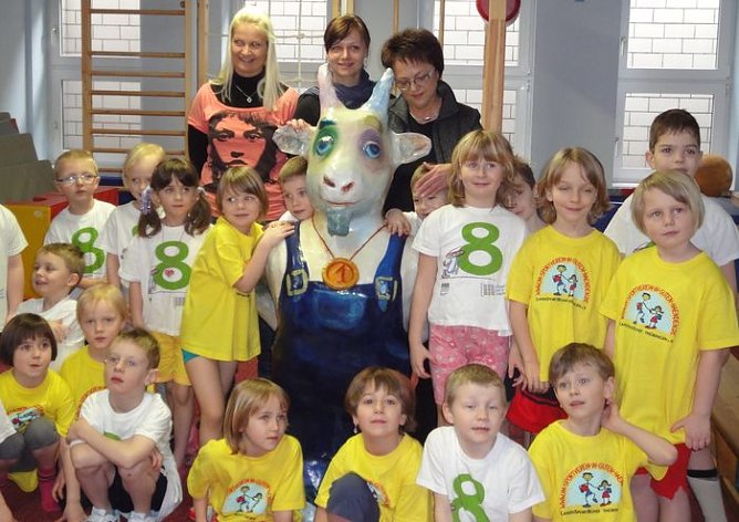 B&ouml;ckchen &uuml;bergeben (Foto: J. Piper)