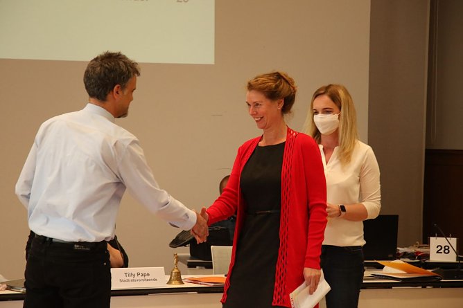 Birgit Scholz (CDU) r&uuml;ckt f&uuml;r Dr. Klaus Zeh nach (Foto: agl)