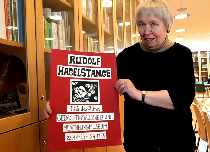 Helga Raschke hat der Stadt eine Ausstellungssammlung zu Rudolf Hagelstange &uuml;berlassen (Foto: Stadtverwaltung Nordhausen)