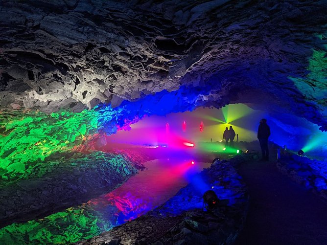 World of Lights in der Barbarossa-H&ouml;hle (Foto: Barbarossa-H&ouml;hle)