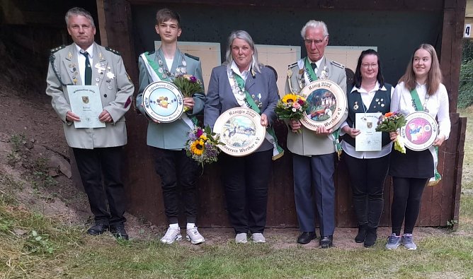  1. Ritter, Jugendk&ouml;nig,  K&ouml;nigin, K&ouml;nig, 1. Dame, Jugendk&ouml;nigin 2022) (Foto: Sch&uuml;tzenverein Werther)