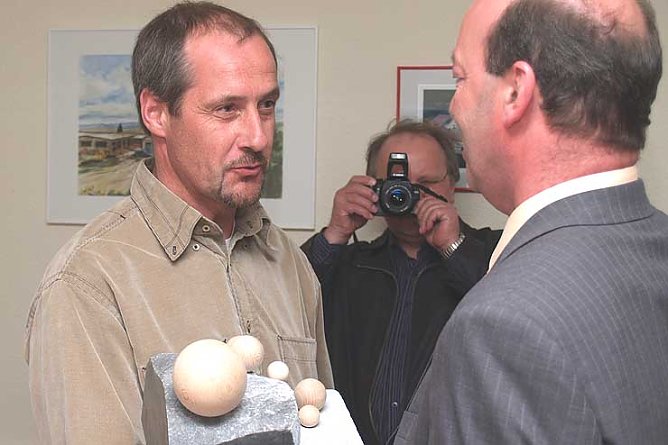 Landrat Claus übergibt an Thomas Sourell den ersten Preis (Foto: nnz) Landrat Claus übergibt an Thomas Sourell den ersten Preis (Foto: nnz)