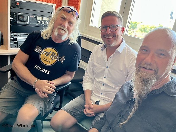 Die Band Zierdt hat sich den Fragen von Enno-Moderator "F&auml;hni" gestellt (Foto: Radio Enno)