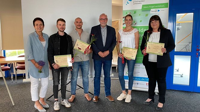 Pitch- und Pr&auml;mierungsveranstaltung im BIC in Sondershausen; v.l. Simone Kaufmann (Projektmanagerin), Josua Hagedorn, Konstantin Mauermann, Hans-Georg M&uuml;ller (GF BIC Nordth&uuml;ringen), Franziska Jakob, Katharina Tobsch (Foto: privat)