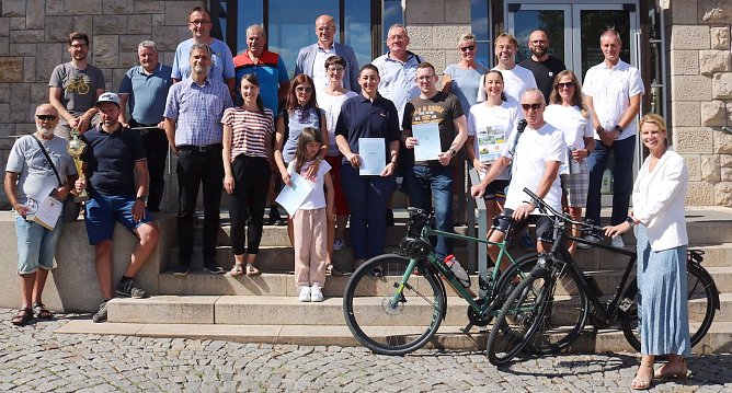 Die Siegerehrung vor em Nordh&auml;user Rathaus (Foto: J.Piper)