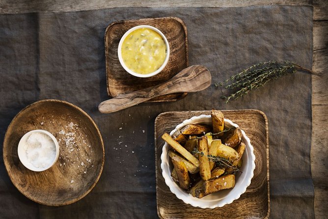 Frisch und lecker: Pommes frites lassen sich ganz einfach selbst zubereiten � zum Beispiel in der Fritteuse oder im Backofen.  (Foto: die-kartoffel.de/Markus Basler)