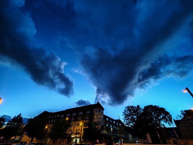 Diesen eindrucksvollen Schnappschuss vom gestrigen Abend lie&szlig; uns Peter Blei zukommen (Foto: Peter Blei)