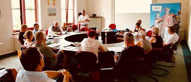 Im Kreisausschuss berichtete heute Karsten Froböse zur Entwicklung auf dem Arbeitsmarkt (Foto: agl) Im Kreisausschuss berichtete heute Karsten Froböse zur Entwicklung auf dem Arbeitsmarkt (Foto: agl)