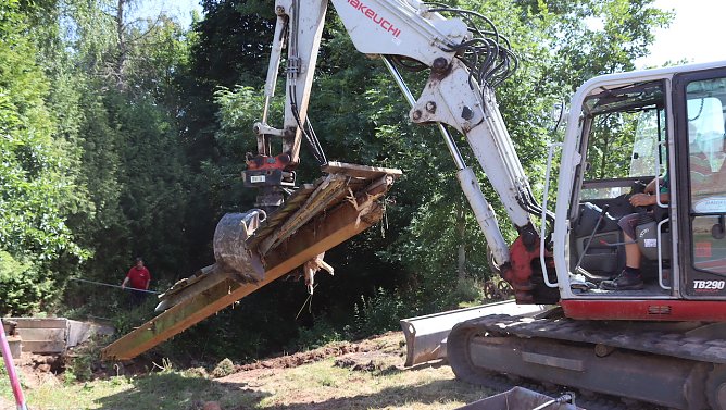 Abriss Brücke Herreder Bach (Foto: Stadtverwaltung Nordhausen) Abriss Brücke Herreder Bach (Foto: Stadtverwaltung Nordhausen)