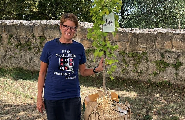 Abschied nach 30 Jahren - Sabine Schr&ouml;der wurde vergangene Woche f&uuml;r ihr Engagement geehrt (Foto: Petersbergschule)