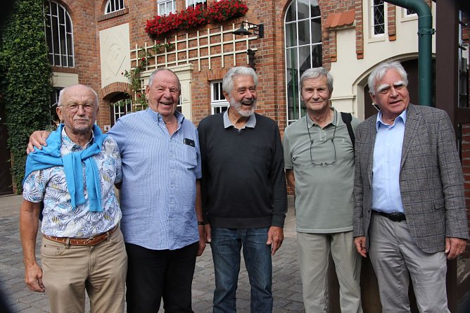 Sie waren vor 50 Jahren als Kampfrichter bei den Olympischen Spielen in M&uuml;nchen dabei: von links Dr. Wolfgang Czaja (Dreieich), Gerd Kluge (Hamburg), Hans Gr&ouml;schel (G&ouml;ttingen), Heiner Loose (Marburg) und Eberhardt Gramsch (G&ouml;ttingen) (Foto: Uwe Tittel)