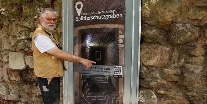 Michael Garke wird am Tag des offenen Denkmals den Splitterschutzgraben in der Altstadt zum ersten Mal f&uuml;r die Allgemeinheit &ouml;ffnen (Foto: agl)