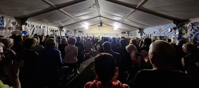 Rund 500 G&auml;ste wollten Steimle gestern sehen und h&ouml;ren (Foto: nnz)