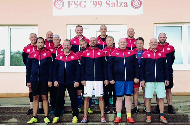 Die &auml;lteren Herren der FSG Salza in ihren schmucken neuen Jacken  (Foto: FSG Salza)