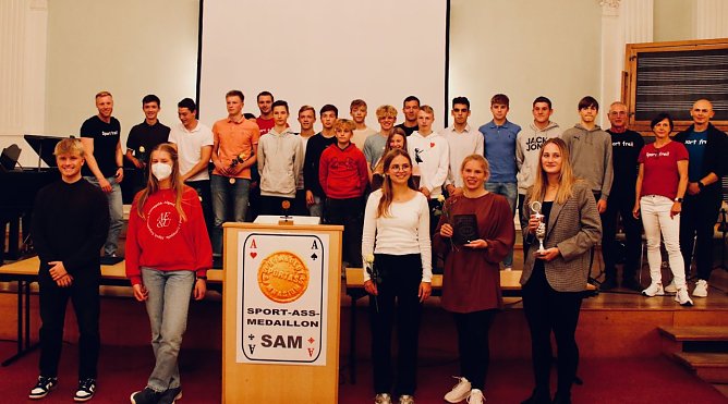 Die diesjährigen "Sport-Asse" des Humboldt-Gymnasiums (Foto: agl) Die diesjährigen "Sport-Asse" des Humboldt-Gymnasiums (Foto: agl)