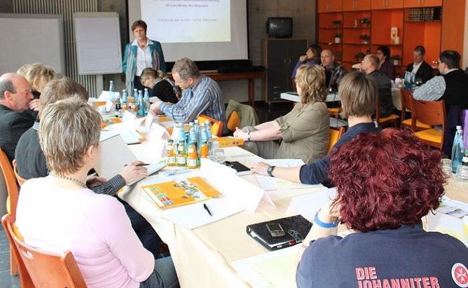 Runder gesunder Tisch1 (Foto: J. Piper)