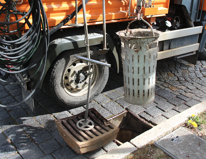 Abflussreinigung in Nordhausen (Foto: Stadtverwaltung Nordhausen) Abflussreinigung in Nordhausen (Foto: Stadtverwaltung Nordhausen)