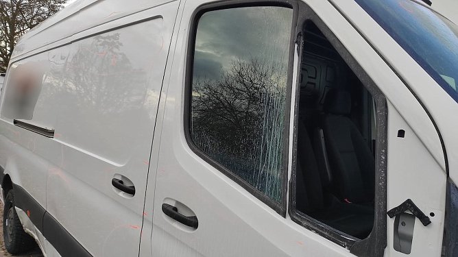 Besch&auml;digtes und beschmiertes Fahrzeug (Foto: S.Dietzel)