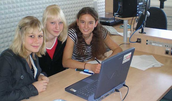 Radiomacher(innen) (Foto: OKN) Radiomacher(innen) (Foto: OKN)