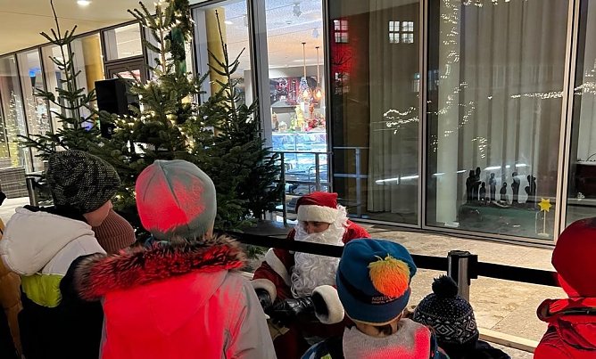 T&uuml;rchen&ouml;ffnen auf dem Weihnachtsmarkt (Foto: Stadtverwaltung Nordhausen)