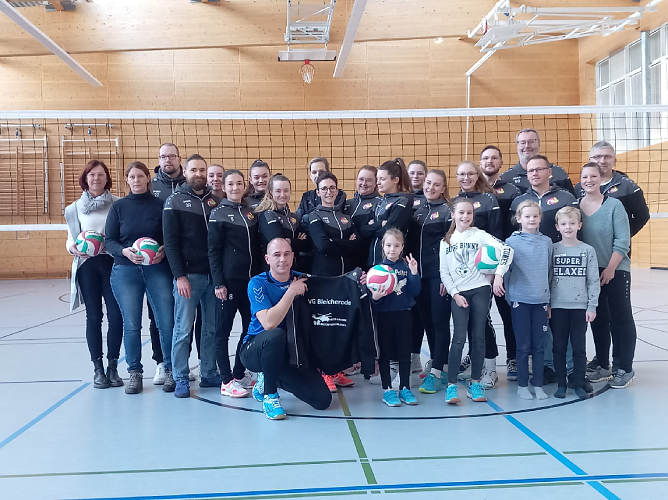 Neue Sponsoren für Bleicherodes Volleyballerinnen (Foto: Andre Kretzschmar) Neue Sponsoren für Bleicherodes Volleyballerinnen (Foto: Andre Kretzschmar)