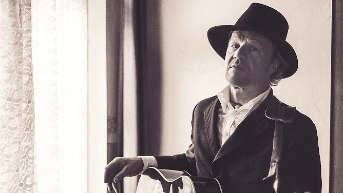 Bernd Sternberg spielt Bob Dylan (Foto: Agentur) Bernd Sternberg spielt Bob Dylan (Foto: Agentur)