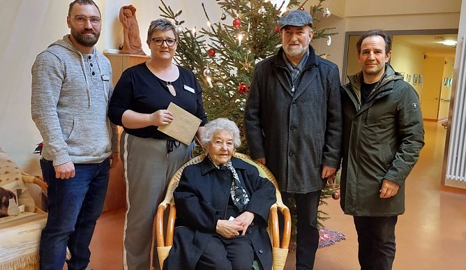 Spendenübergabe (Foto: Hospiz Haus Geborgenheit) Spendenübergabe (Foto: Hospiz Haus Geborgenheit)