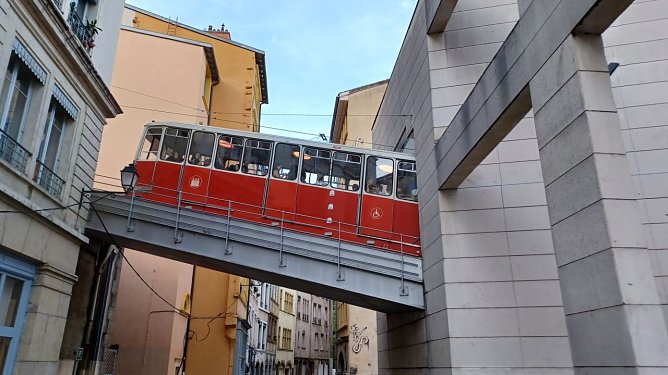 Am Wegesrand wartet manche &Uuml;berraschung (Foto: R&uuml;diger Neitzke)
