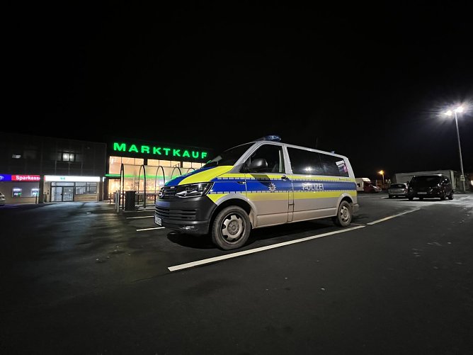Polizeieinsatz am Marktkauf (Foto: S. Dietzel)