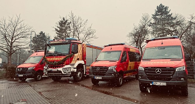 Mit den vier neuen Fahrzeugen kann der Landkreis einen vorl&auml;ufigen Schlussstrich unter die Modernisierung der St&uuml;tzpunktfeuerwehren ziehen (Foto: agl)