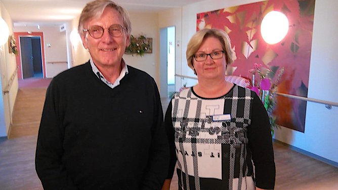 Der Gesch&auml;ftsf&uuml;hrer des Internationalen Bildungs- und Sozialwerk, Prof. Dr. Heinrich Schnatmann, besuchte dieser Tage das Rolandhaus in der Geseniusstra&szlig;e. Im Bild  mit der Leiterin der Einrichtung, Annett Tolle.                                                                              Foto: Kurt Frank (Foto: Kurt Frank)