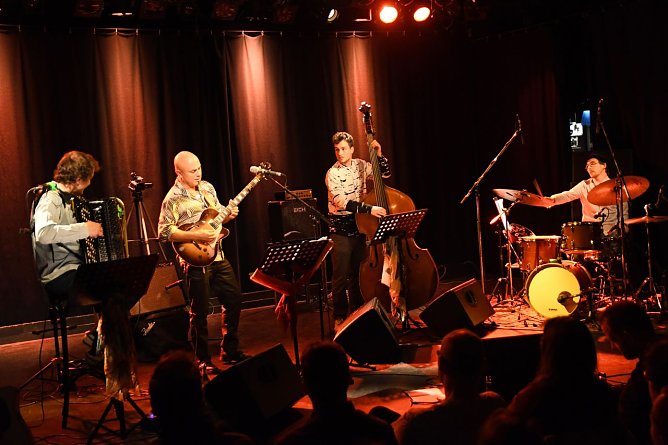 Hochkar&auml;tig startet der Jazzclub mit einem Doppelkonzert in den Fr&uuml;hling (Foto: Uwe Pioch)