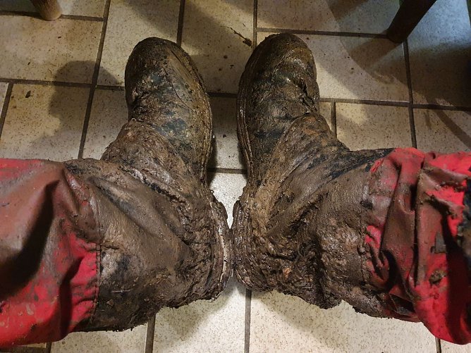 Gut besudelt nach 100 Kilometern (Foto: Bodo Schwarzberg) Gut besudelt nach 100 Kilometern (Foto: Bodo Schwarzberg)