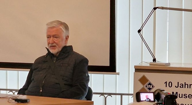 Joachim Scheibe bei seinem Vortrag (Foto: nnz)