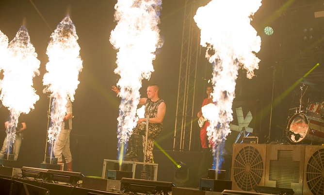 Die Rammstein-Tribute-Band RCZ im Einsatz (Foto: RCZ)