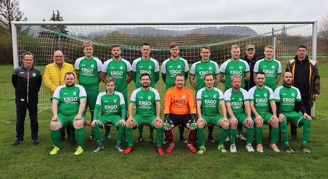 SV Kleinfurra in neuen Trikots (Foto: R.Dambor) SV Kleinfurra in neuen Trikots (Foto: R.Dambor)