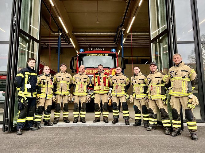 Die Kameraden der Feuerwehr sind bereits flei&szlig;ig am werkeln, um den Tag der offenen T&uuml;r am Samstag vorzubereiten (Foto: Stadt Nordhausen)