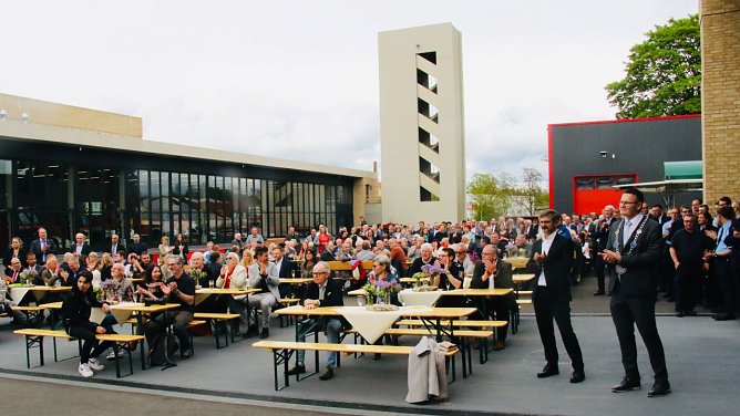 Jahresempfang von Stadt und Hochschule auf dem Hof der neuen Feuerwache (Foto: agl) Jahresempfang von Stadt und Hochschule auf dem Hof der neuen Feuerwache (Foto: agl)