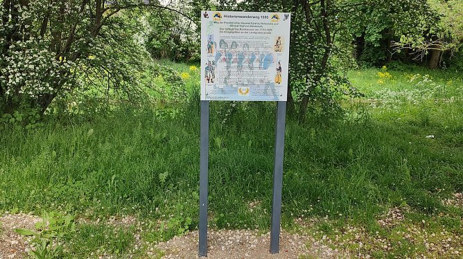 Jetzt steht die Schautafel wieder (Foto: P.Blei) Jetzt steht die Schautafel wieder (Foto: P.Blei)