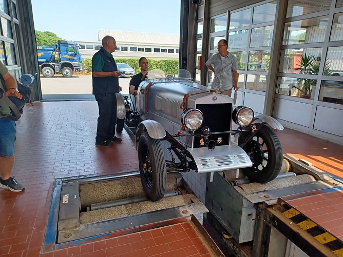Frischzellenkur für einen technischen Senior (Foto: Hubert Rein) Frischzellenkur für einen technischen Senior (Foto: Hubert Rein)