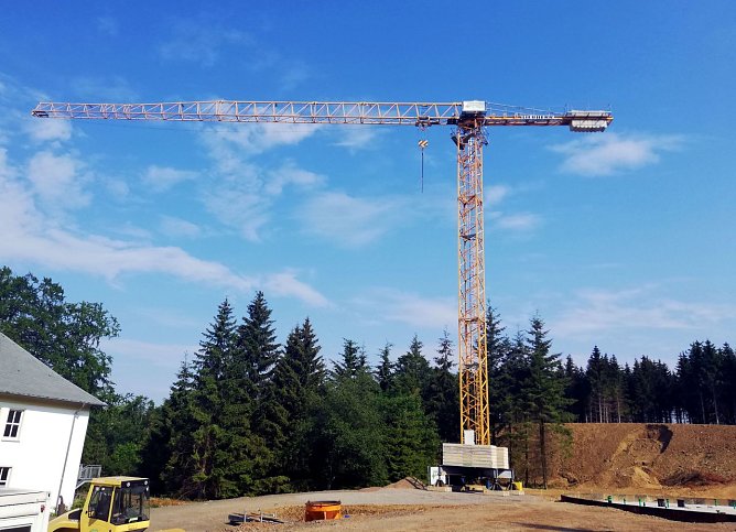 Der höchste Kran den man in Rothesütte je gesehen hat (Foto: Pressestelle Landratsamt) Der höchste Kran den man in Rothesütte je gesehen hat (Foto: Pressestelle Landratsamt)
