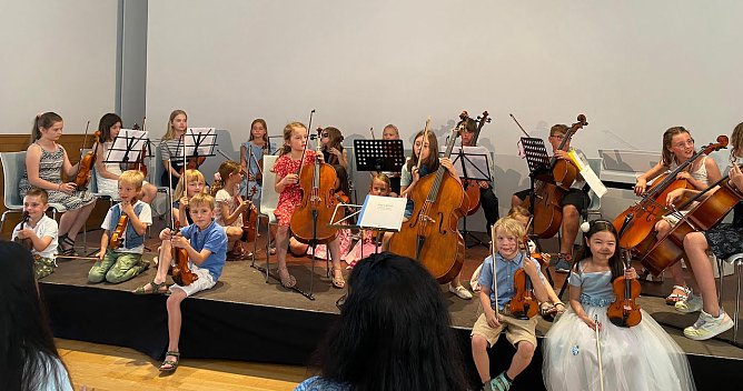 Streichkonzert (Foto: Kreismusikschule) Streichkonzert (Foto: Kreismusikschule)