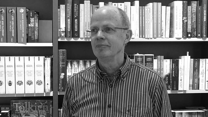 Dietrich Rose vor seinen geliebten Büchern (Foto: privat) Dietrich Rose vor seinen geliebten Büchern (Foto: privat)