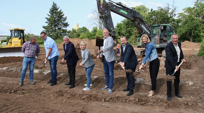 Spatenstich f&uuml;r den neuen Wertstoffhof  (Foto: agl)