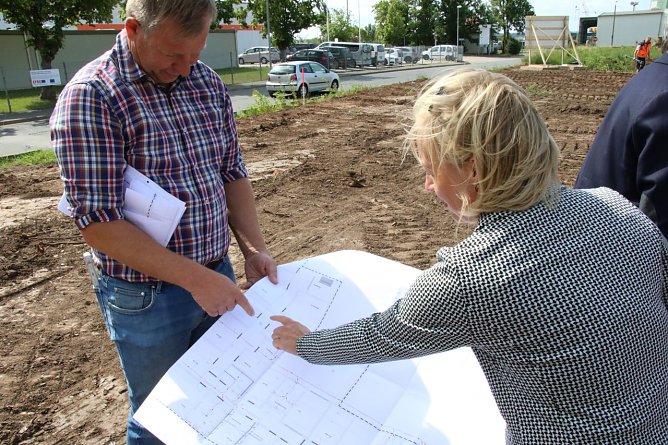 Die Pl&auml;ne sind gemacht - das fertige Geb&auml;ude soll an das W&auml;rmehaus der Stadtwerke gegen&uuml;ber des neuen Standortes mit angeschlossen werden (Foto: agl)