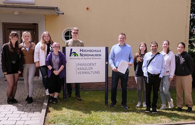 &Uuml;bergabe des "Accessibility Reports (Foto: Nadine Luschnat)