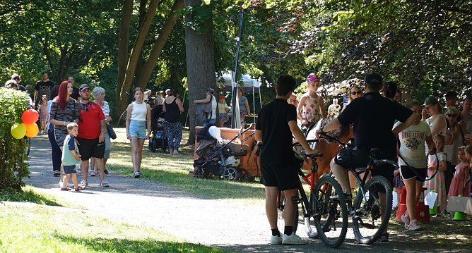 Der Vormittag des Parknicks geh&ouml;rte bereits den Familien (Foto: nnz)