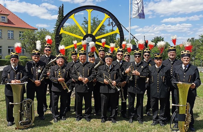 Das Bleicher&ouml;der Bergmannsorchester fusioniert f&uuml;r eine Stunde mit den Ilfelder Blasmusikanten (Foto: Agentur)