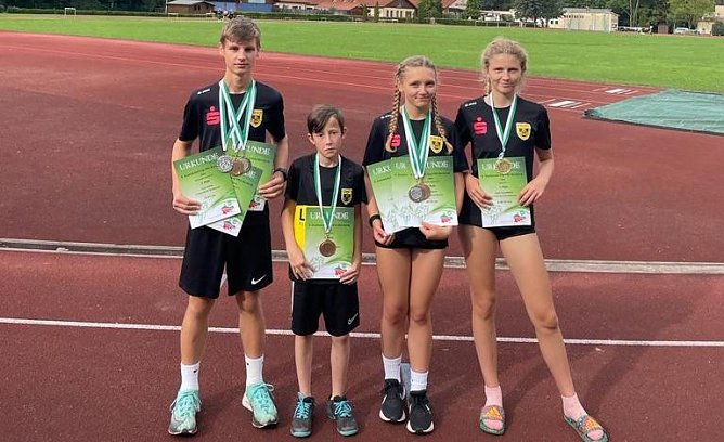 Erfolgreiche Nordh&auml;user Athleten in Bernburg (Foto: Kathrin Rotter)