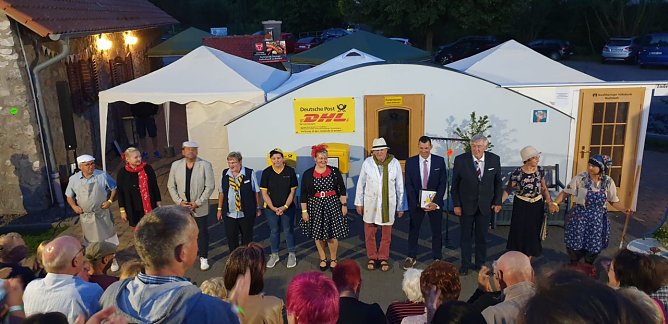 Vor ausverkaufter B&uuml;hne zeigten die Hochstedter ein letztes Mal ihr St&uuml;ck Ein Dorf ohne Tratsch�! (Foto: Tradition Innovation Hochstedt)